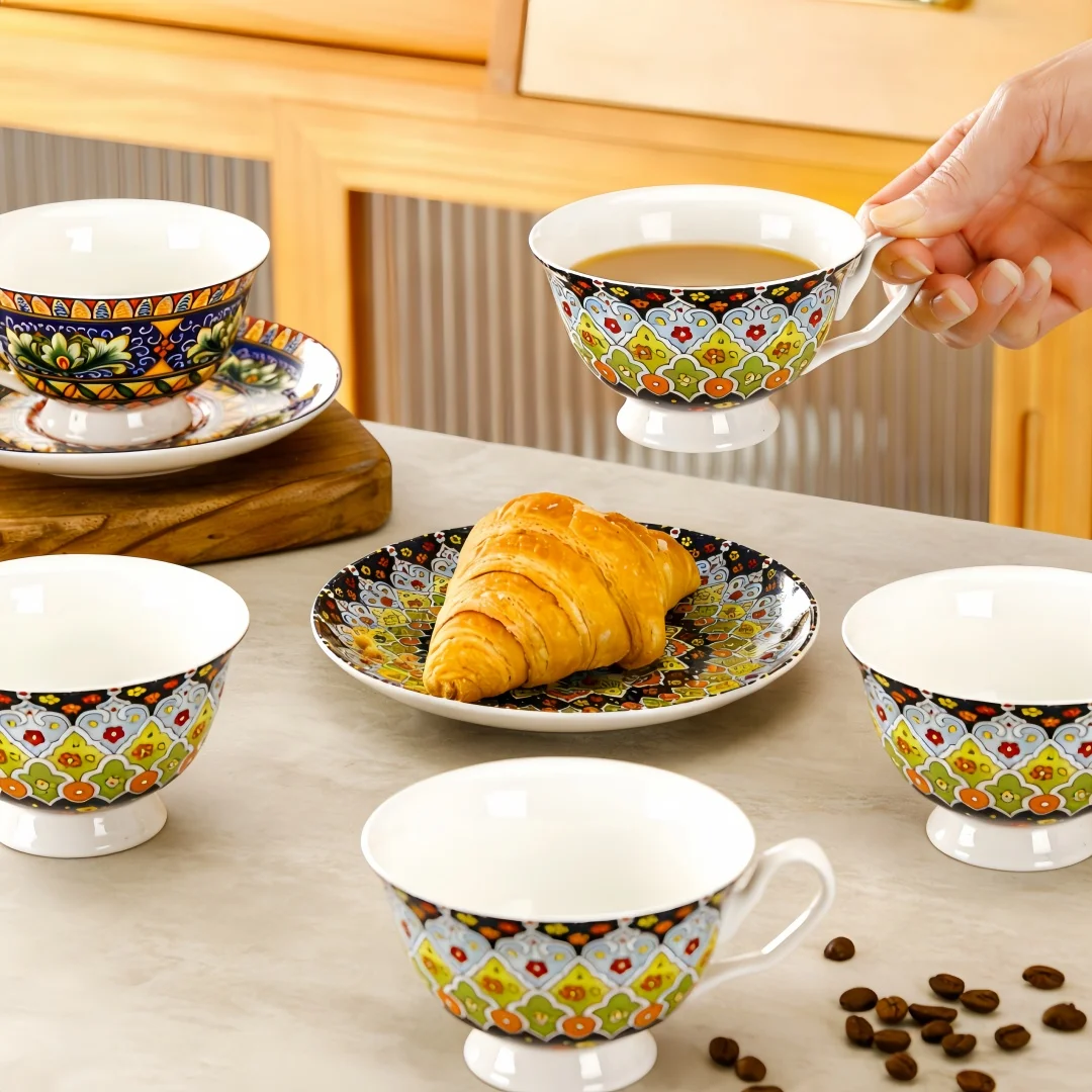 Vintage Blumenmuster Keramik-Kaffeetassenset 220ml Böhmische Teetasse mit Untertasse und Goldblatt-Löffel für Nachmittagstee Heimdekoration Geschenk