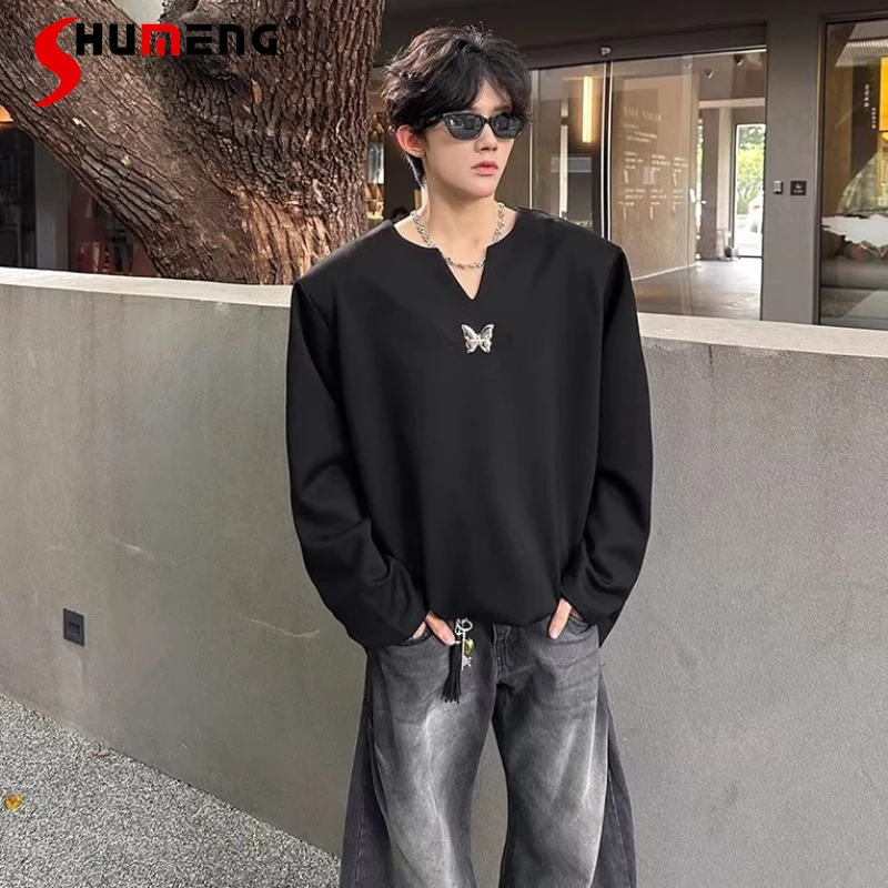 

2025 мужские осенние новые футболки с v-образным вырезом и металлическими украшениями в виде бабочки, простые футболки с длинными рукавами, мужские топы с мягкой подкладкой на плечах