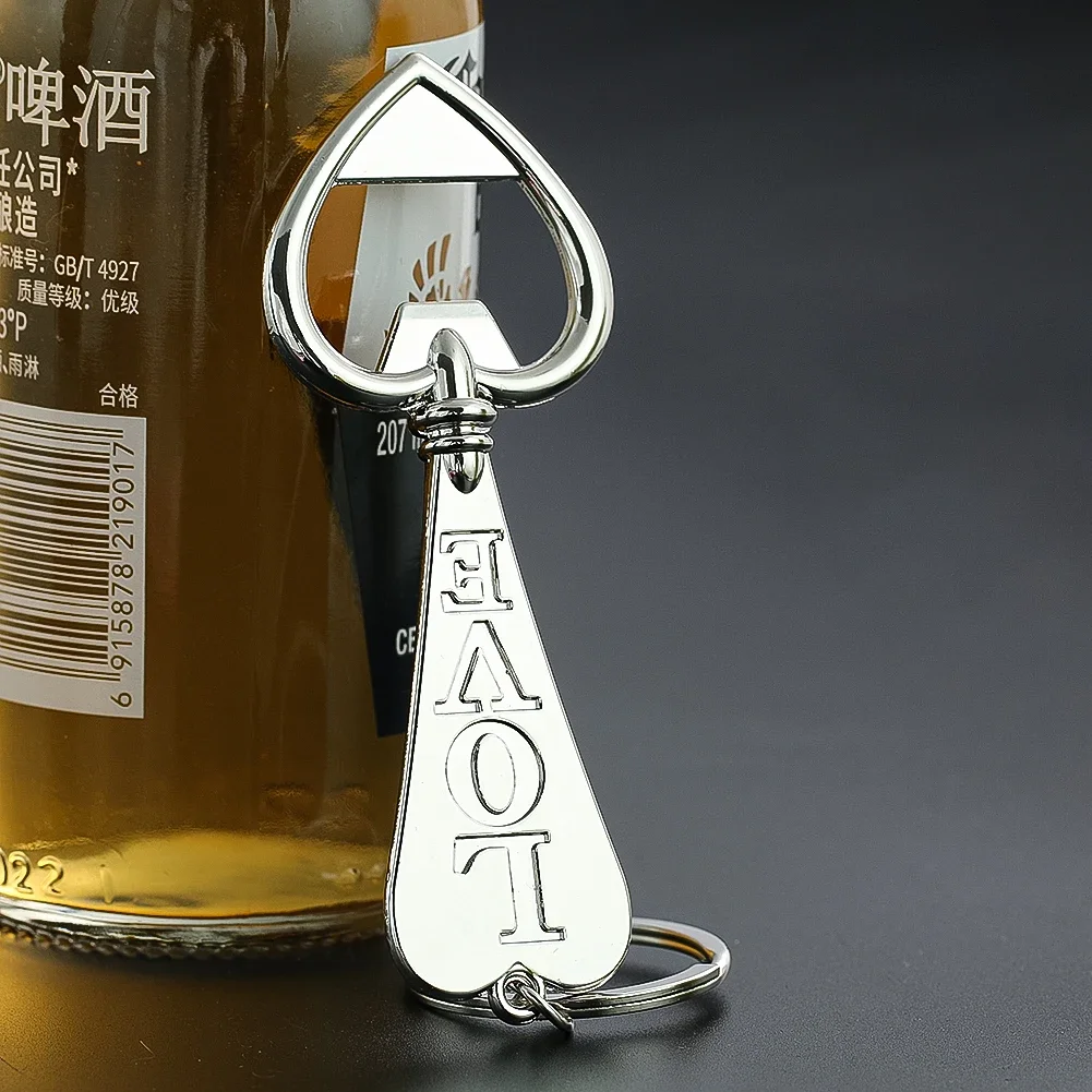 Gantungan Kunci Pembuka Botol Berbentuk Hati Logam Portabel Luar Ruangan dengan Alat Multifungsi Berukir Cinta Pembukaan Bir Berkemah Mendaki
