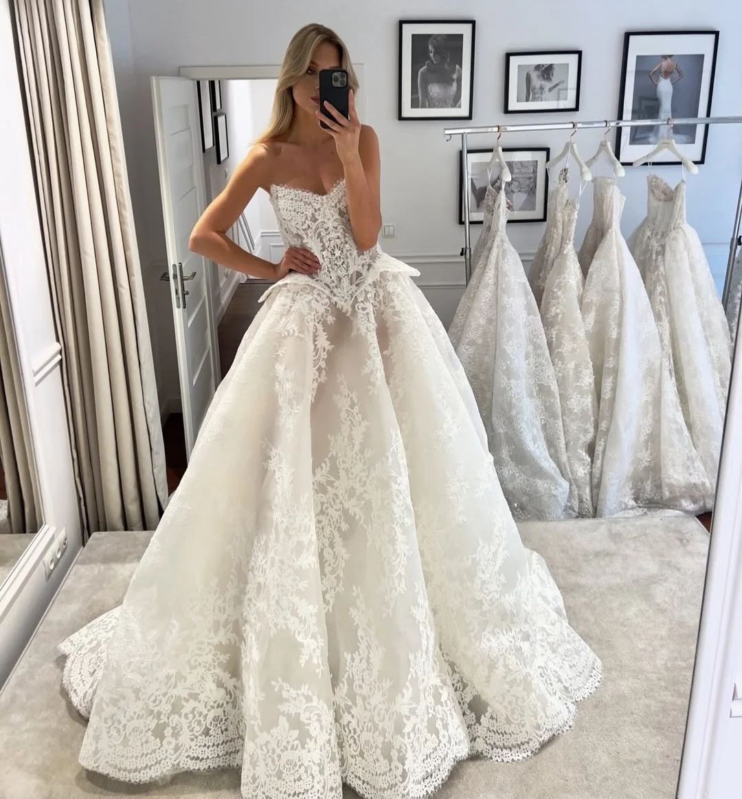 Customized Strapless Sweetheart Bride Dress Wedding Waist Tight corset Full Lace Church Training Wedding Dress
