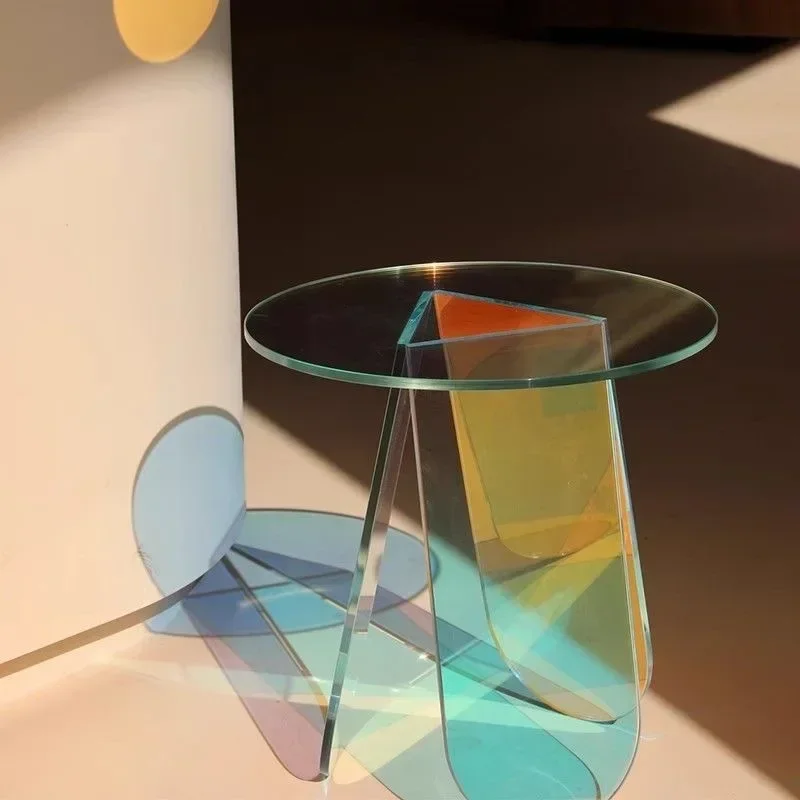 High transparency, colorful, thickened meal, a few ins on the side, simple Nordic small table