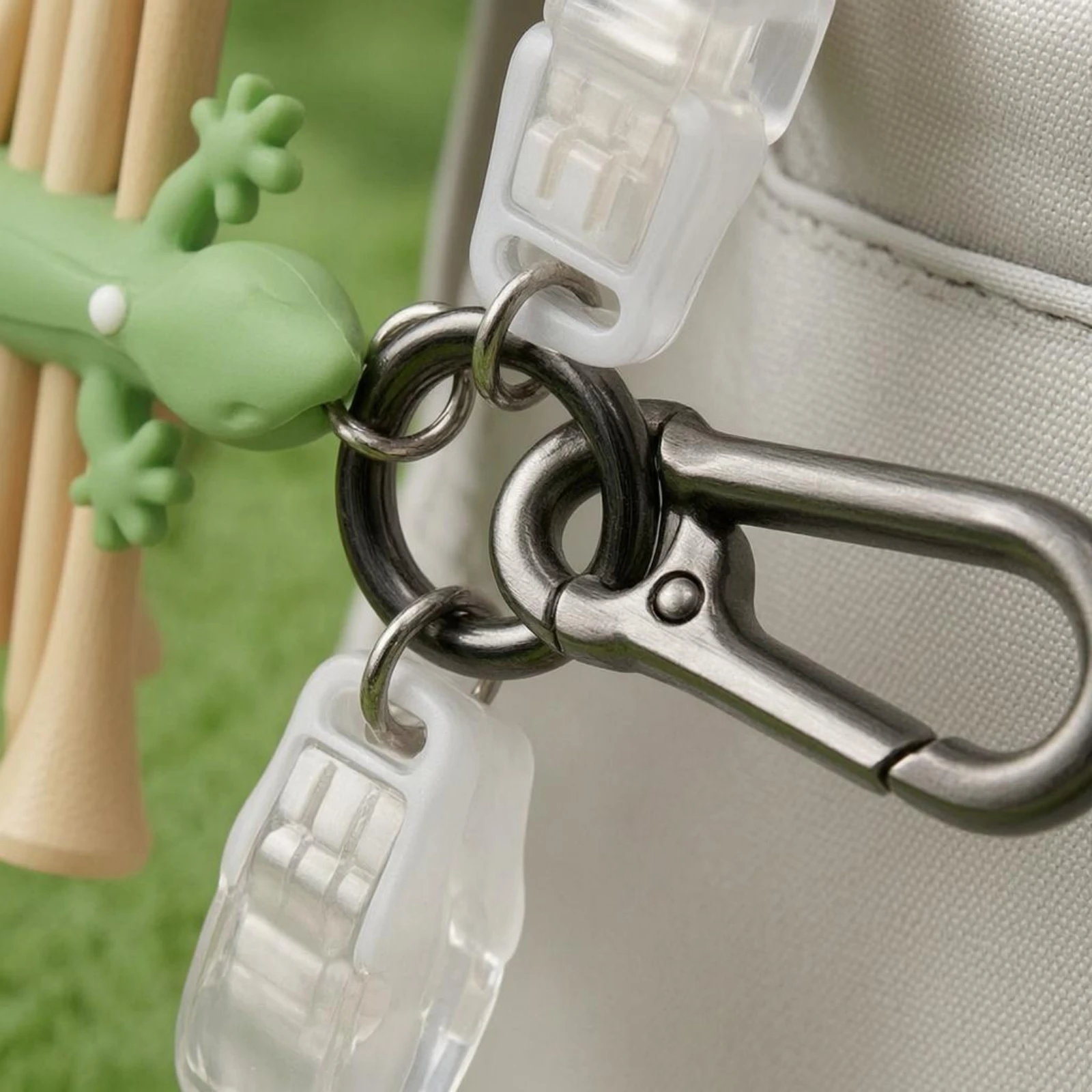 Golf Tee Clip Swivel Snap Hook Golf Tee Holder Sports Accessory Molded Body Reusable for Golfers