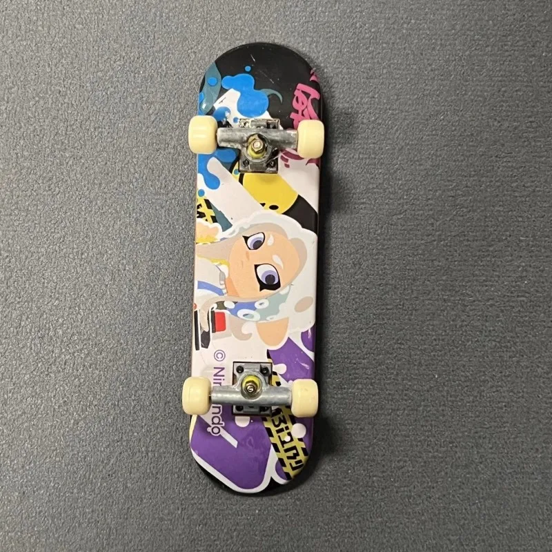 متوفر في المخزون Splatoon3 Jet Warrior Fingertip Skateboard قلادة التماثيل أنيمي لعبة شخصيات الحركة الطرفية