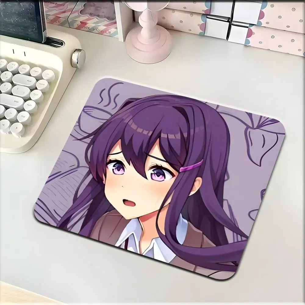 Cartoon Character Yuri Mousepad Small LockEdge Mouse Pad For Gamers Computer Desk Pad Rectangular Anti-slip Rubber