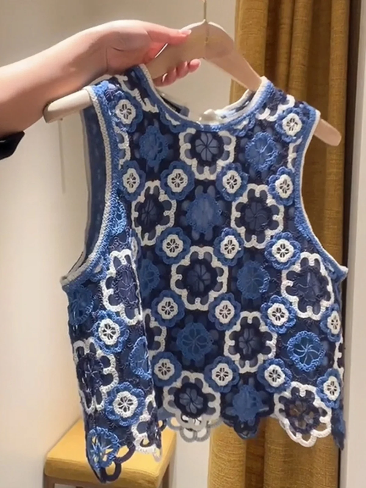 

Синяя вязаная женская блузка с вырезами и бретелями, короткая, для ранней весны и лета, элегантная, для любого типа фигуры