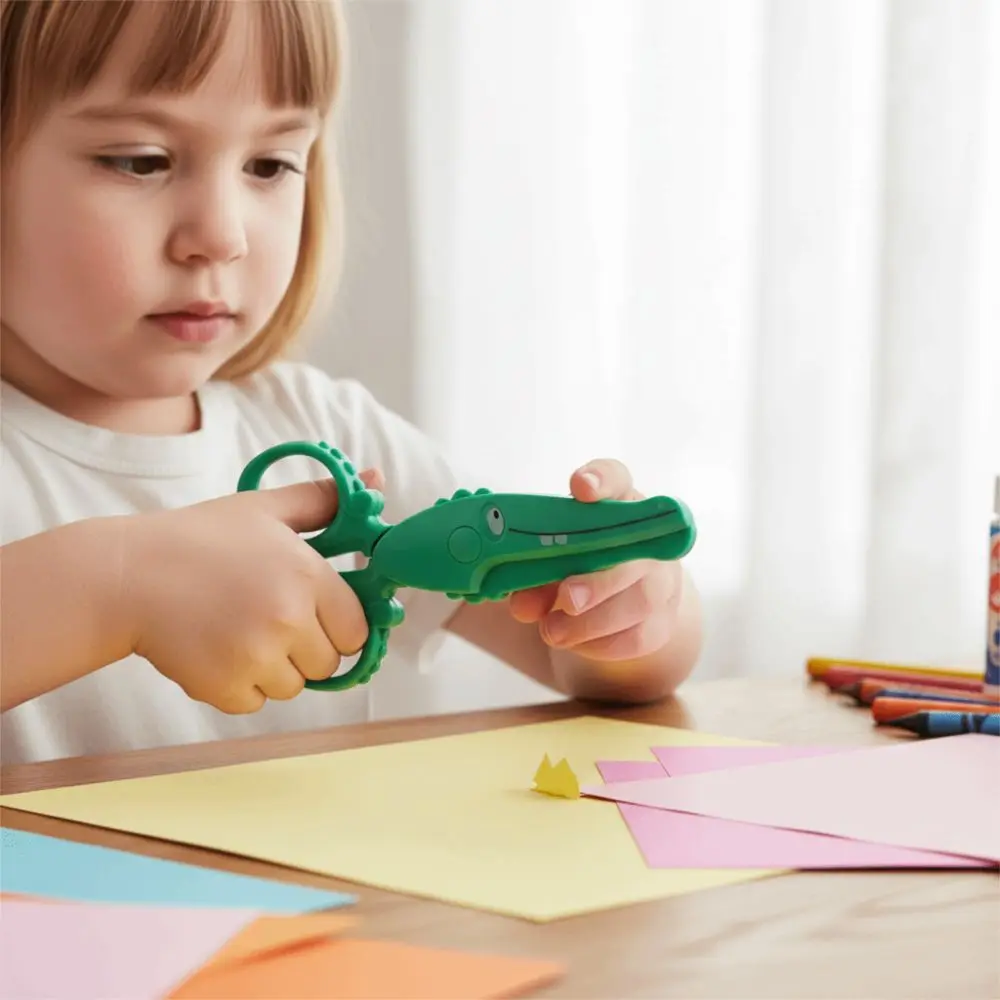 Design di sicurezza Forbici di sicurezza per bambini Materiale plastico Forbici con punta smussata Design anti-pizzico Comfort Grip Forbici artigianali