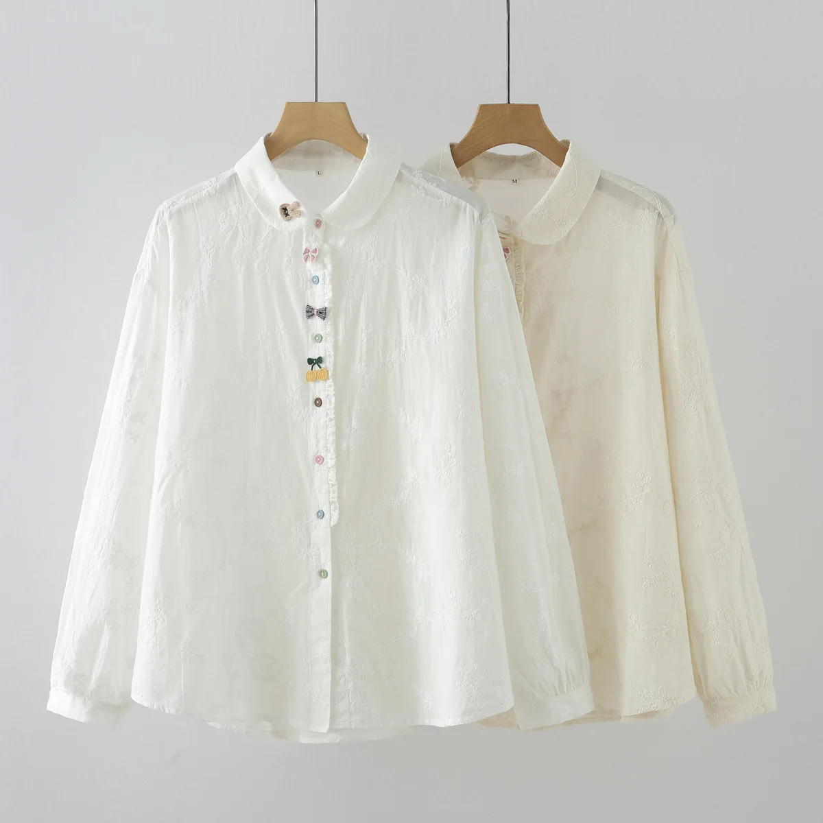 เสื้อเชิ้ตแขนยาวผ้าฝ้ายฤดูใบไม้ร่วงใหม่ปี 2025 สำหรับผู้หญิง ปกคอเสื้อพับได้ ปักลายสไตล์โมริเกิร์ล น่ารักหวานๆ โบว์ 3 มิติ ทรงหลวม รุ่น T59126CC