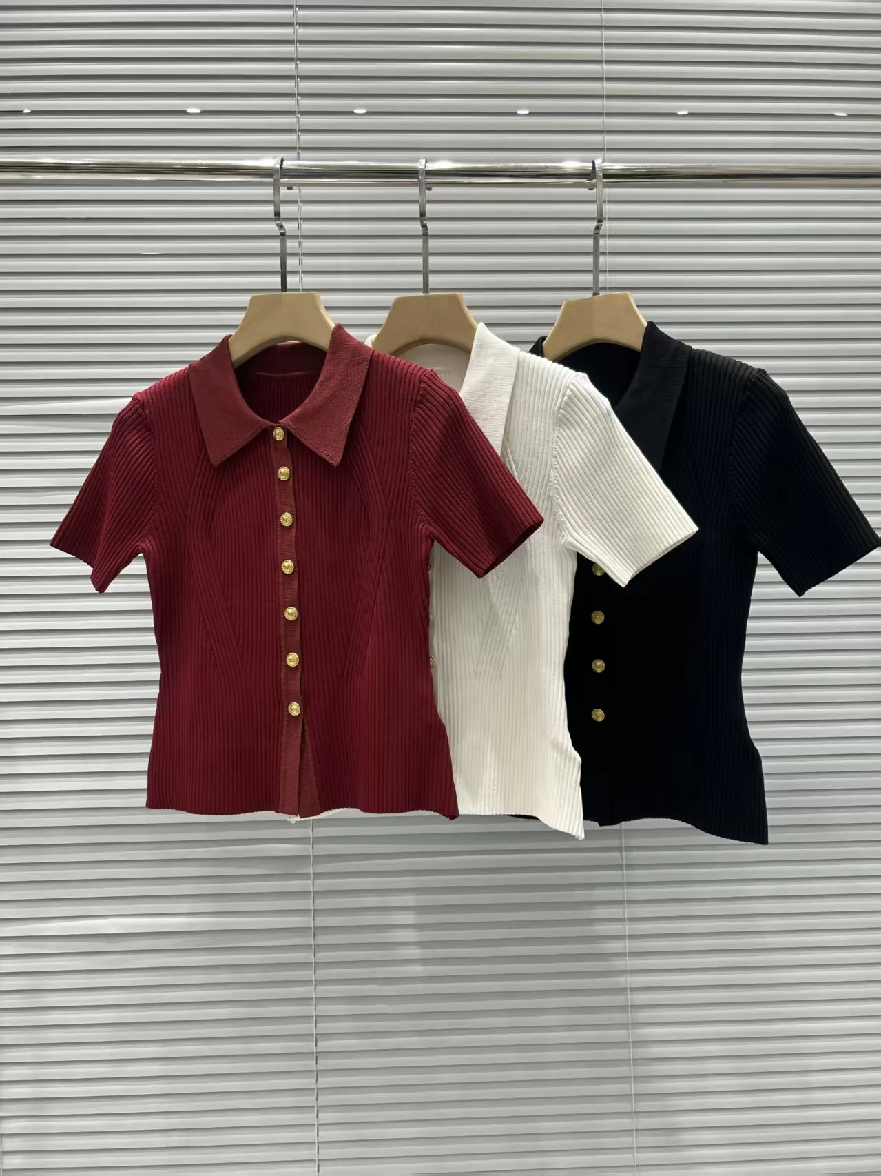 

Minimalist Style Metal Button Slim Fit Short Sleeve Knitted Shirt Women's Spring Summer Thin Top Open Cardigan Collar Design