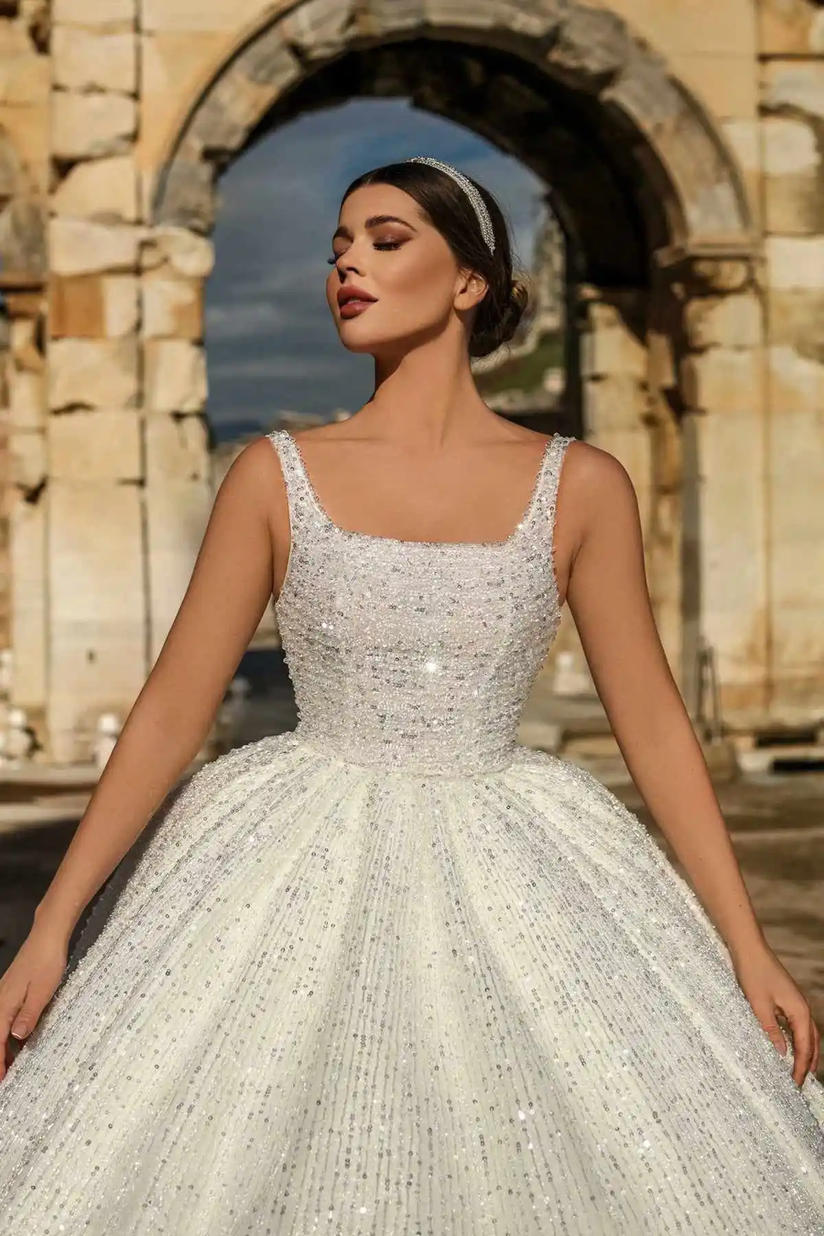 Brilliant Ball Gown Wedding Dresses With Veil Shiny Paillette Backless Bridal Gown Cathedral Train Vestidos De Novia Customized