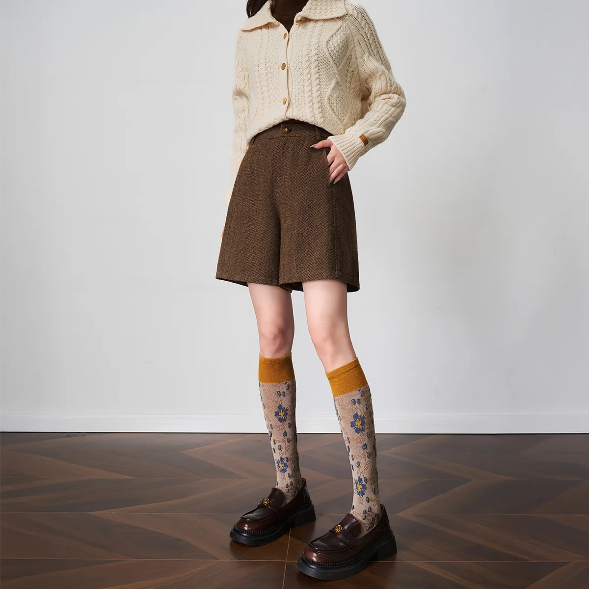 OLrain Women's Casual Shorts 2025 New Autumn High Waist A-line Woolen Solid Pocket Pants Office Lady Female Clothing O57QK001515