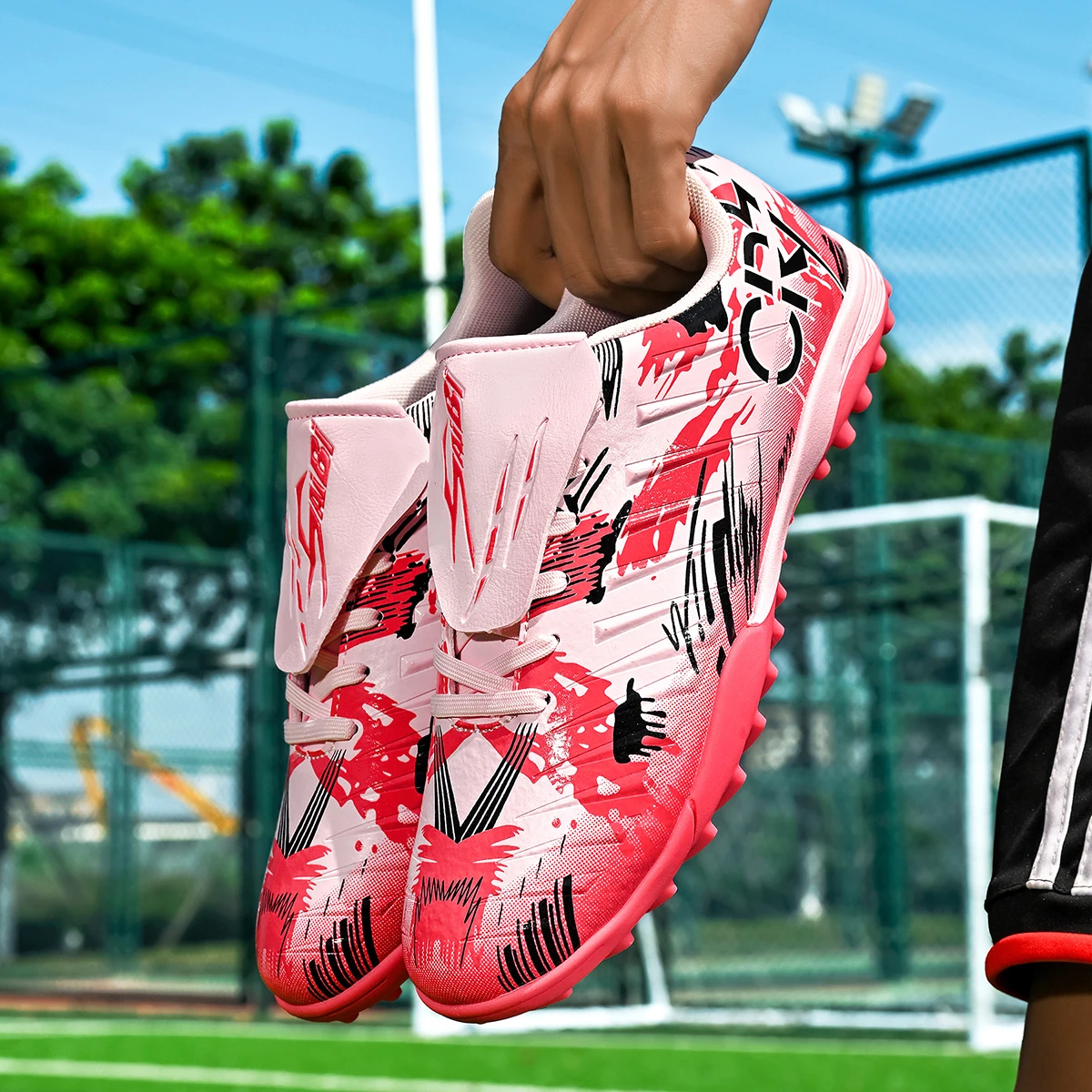 

Unisex styles for young men and women, available in assorted styles of short and long spikes, TF and FG. Sole spikes football