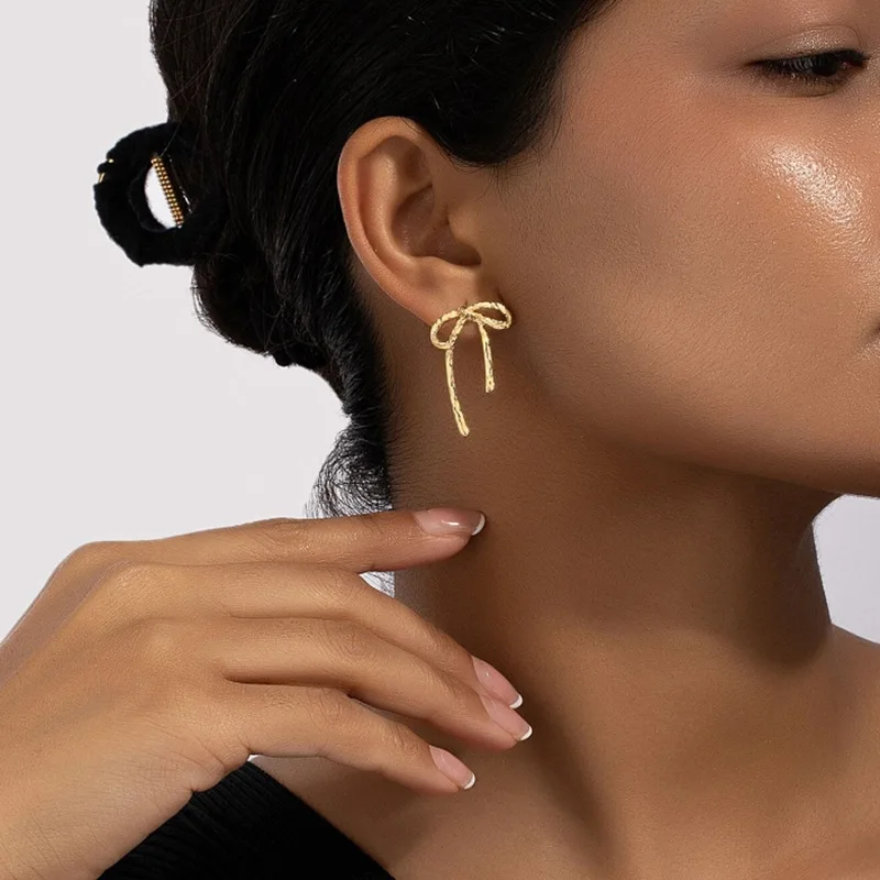 French Style Irregular Metal Bow Stud Earrings Gold Textured Bowknot Earrings Elegant Minimalist Jewelry For Women Office Dating