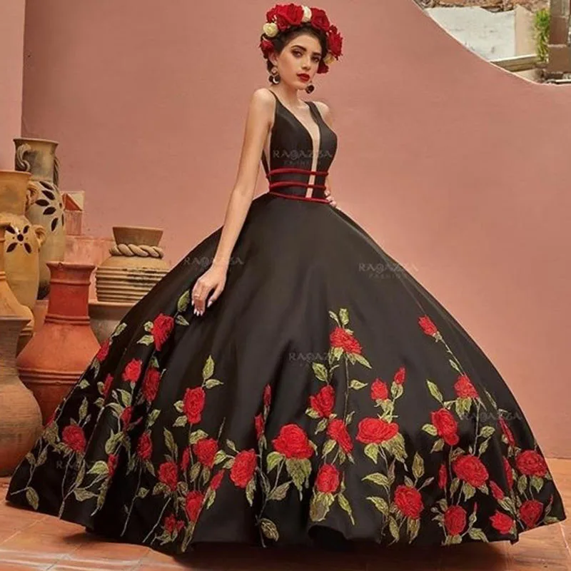 Robe de bal noire en dentelle, col en V, avec des Appliques en dentelle, balayage et traîne, robe douce de 16 ans, 2020