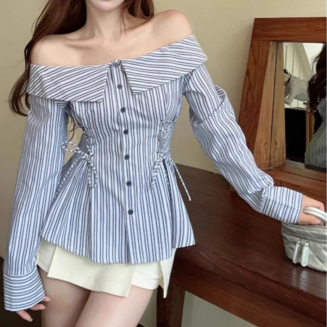 Damska niebieska koszula w paski, seksowna bluzka z odkrytymi ramionami, wiązana w talii, marszczona, z długim rękawem, w stylu Hotsweet Y2K, nowa bluzka na wiosnę i lato.