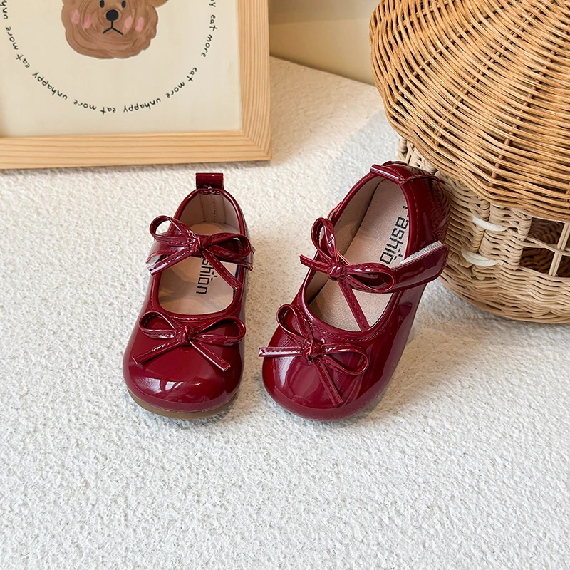 2025 Appartamenti per ragazze Colore solido Punta tonda Scarpe da ballo per bambini Doppio fiocchi 2025 Nuove scarpe in pelle per ragazze Suola morbida Dolce