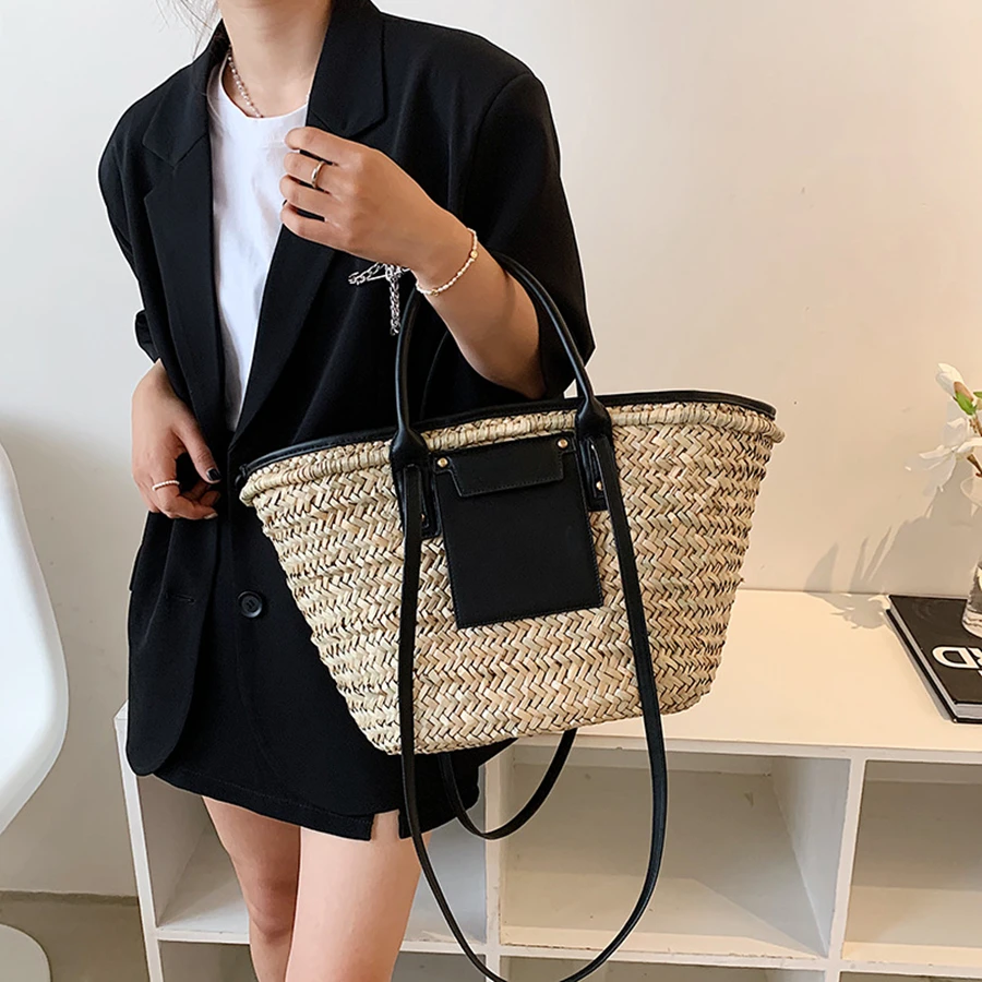 New Ladies Luxury straw woven shoulder bag rattan portable ladies summer beach messenger bag shopping bag large hollow handbag