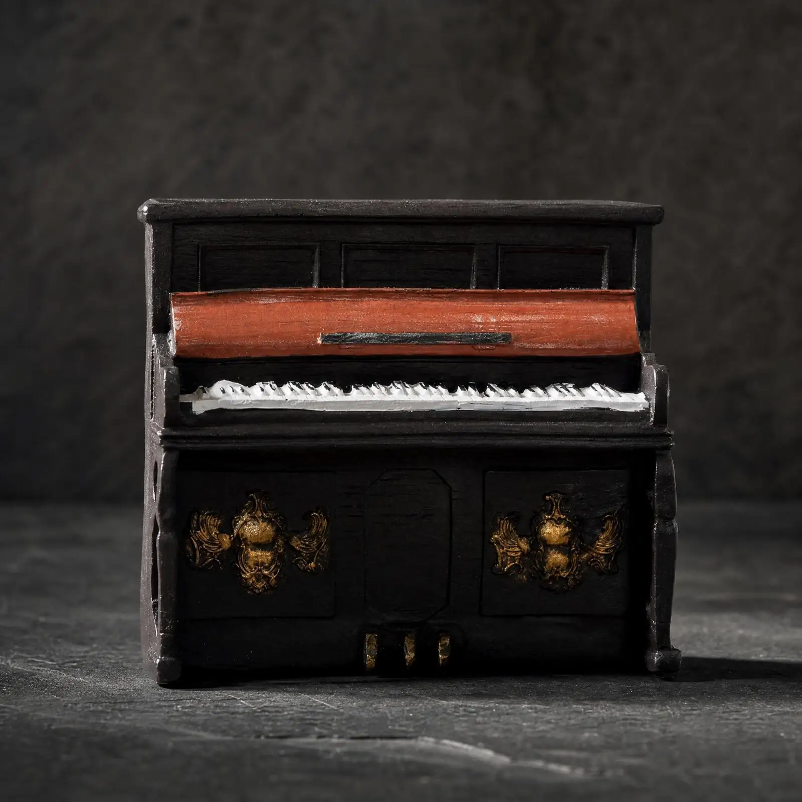 Mini Piano Ornament with Gold-Tone Embellishments Compact Retro Upright Piano Miniature Retro Ornament Low-Profile