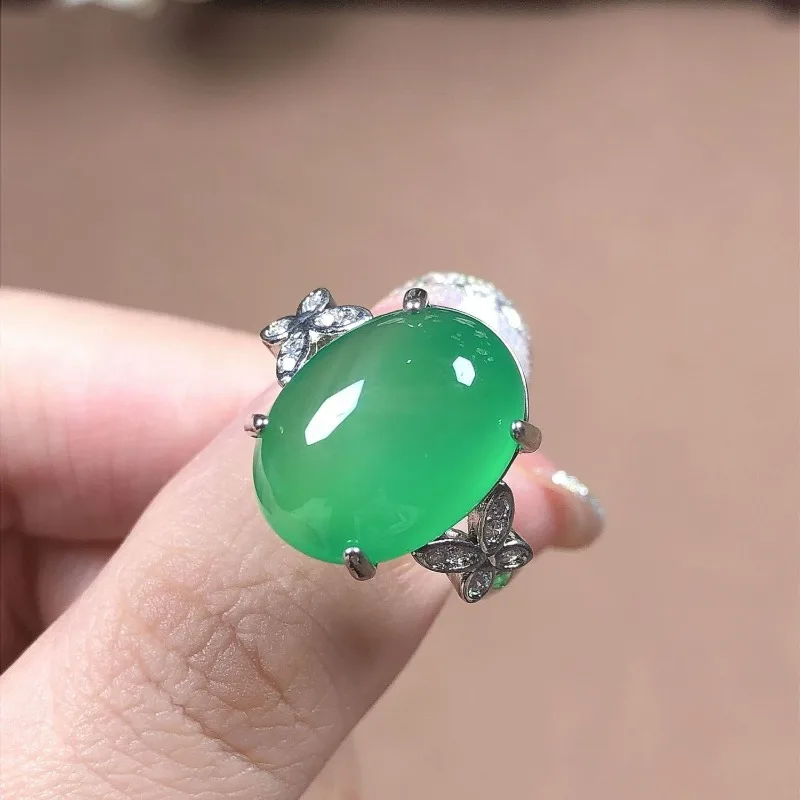 

Retro Green Chalcedony Ring, Female Ethnic Style Green Agate Bow, Simple Opening, Send Mother Ring.