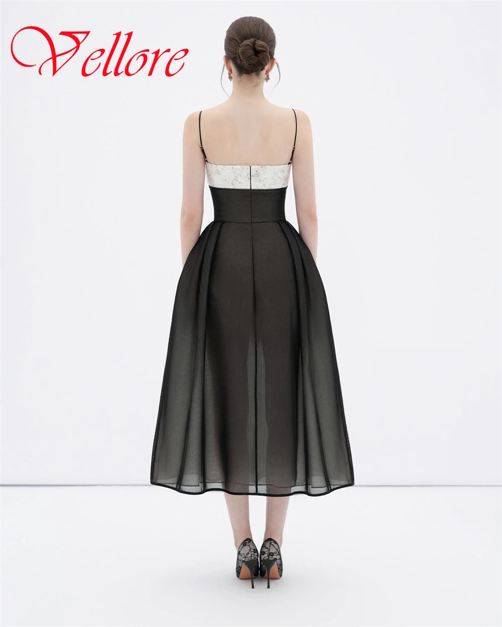 فستان سهرة مخصص عالي الجودة بأشرطة سباغيتي كلاسيكي من التول فستان كوكتيل حديث بدون أكمام للمناسبات الخاصة