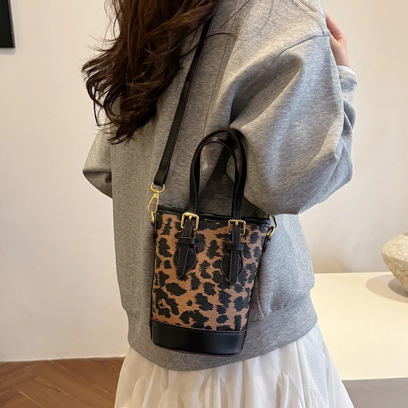 

Women High End Elegant Leather Shoulder Bag Luxury Daily Tote Handbag Classic Fashion Crossbody Style For Commuters