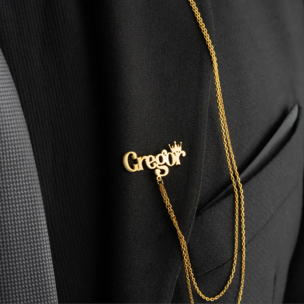 

Custom Double Names Men Brooches Personalized Gold Color Stainless Steel Chain Lapel Pin Jewelry Groom Wedding Accessories Gifts