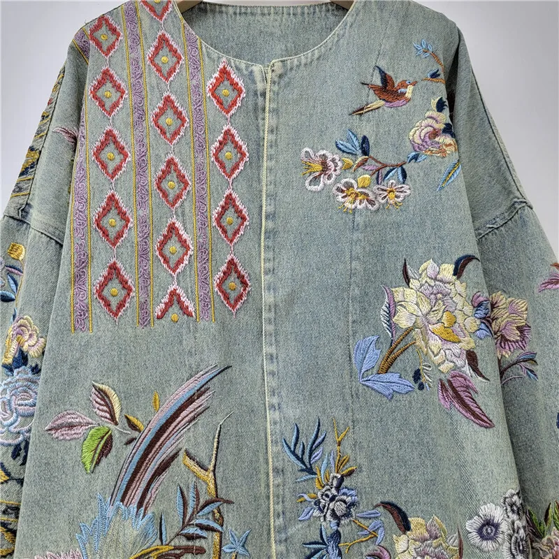 [zoci] 2025 Early New Fragrant Style Unique Blue Green Button Flower Embroidered Round Neck Splicing Coat