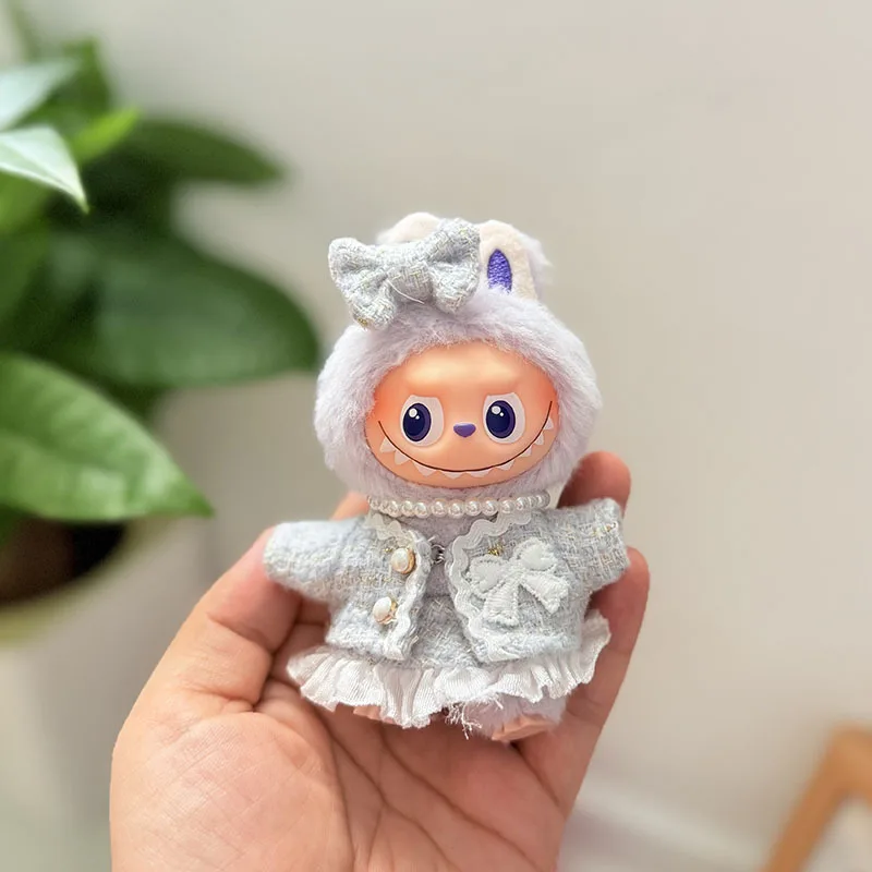 4-го поколения Mini Labubu Heart Code Series Твидовое элегантное ожерелье с жемчугом Женский стиль Наряд в розовом, белом, синем, черном для куклы 10 см