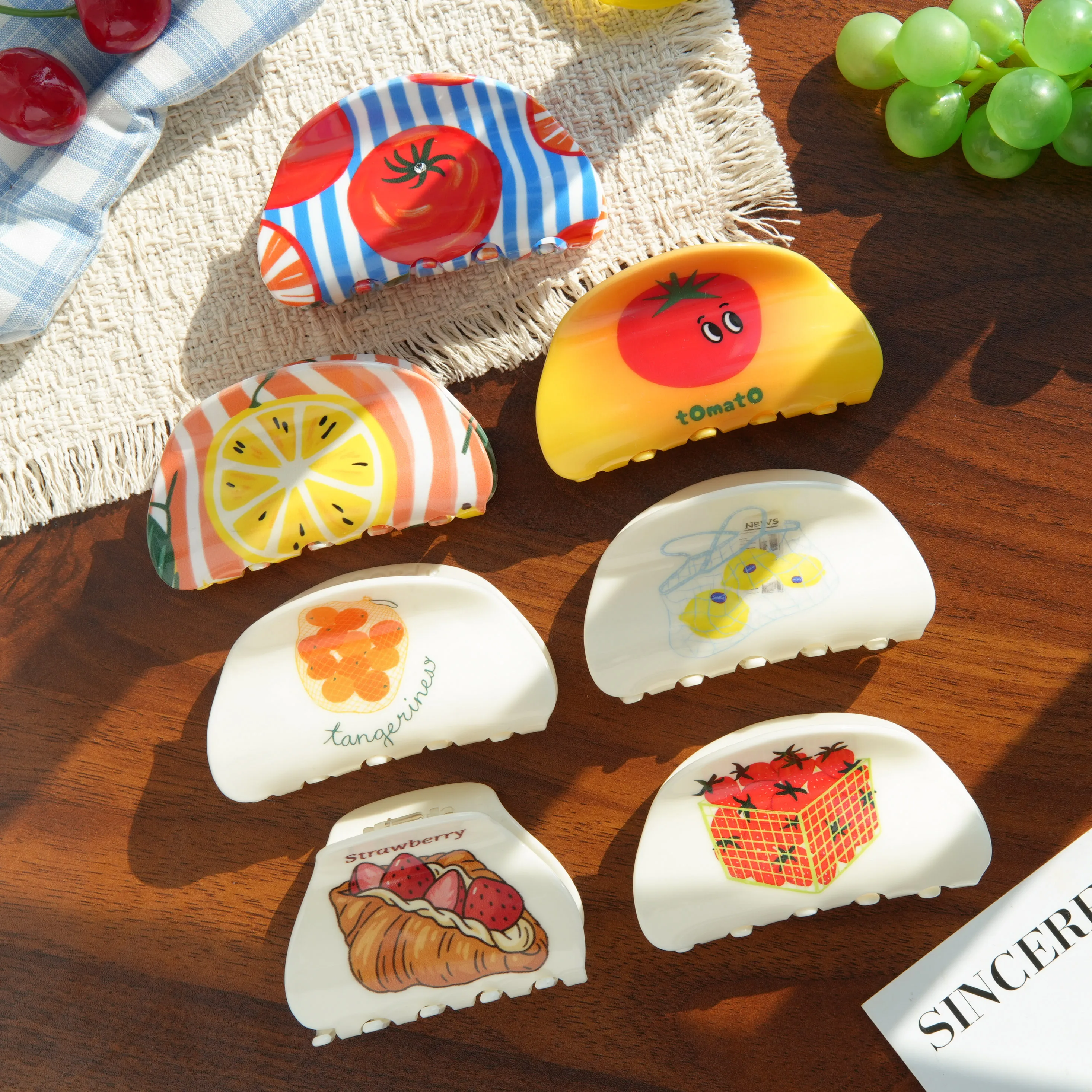 

DS NEW Creative Vegetable Tomato Acrylic Hair Claw Sweet Fruit Orange Claw Clip Crab Hair Clip Hair Accessories for Women Girls