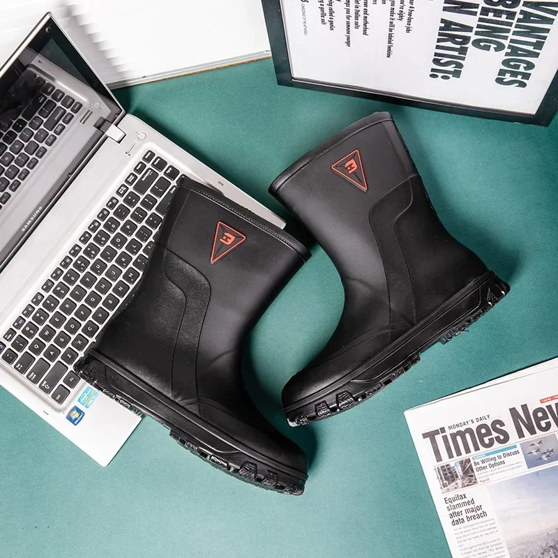 

Зимние ветрозащитные хлопковые дождевые ботинки, мужские теплые дождевые ботильоны, модные черные непромокаемые ботинки без шнуровки, мужские водонепроницаемые рабочие ботинки 2024