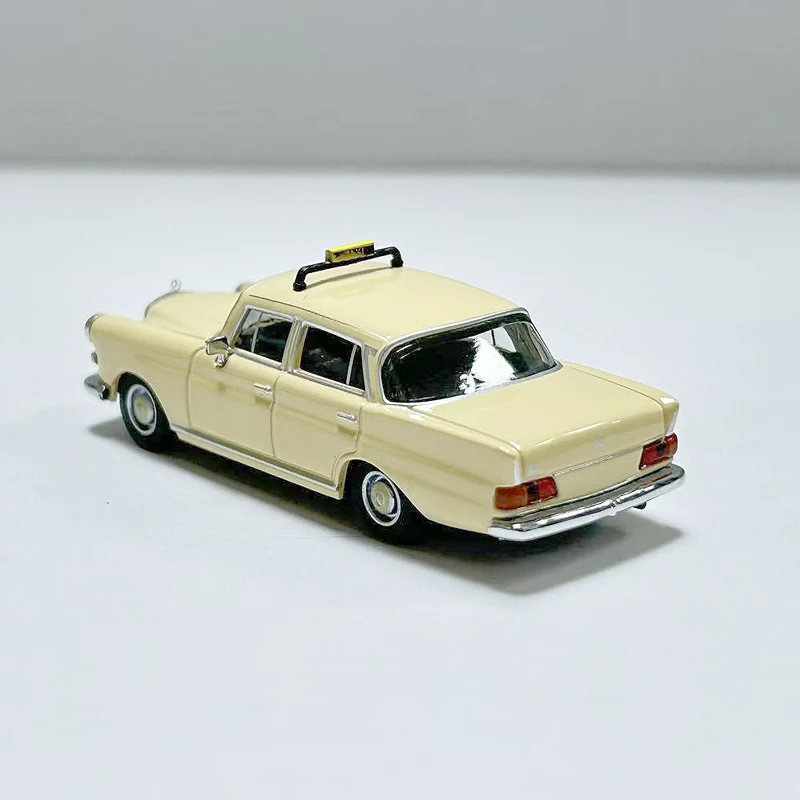 1/87 هيربا BZ W110 200 نموذج سيارة تاكسي عتيقة