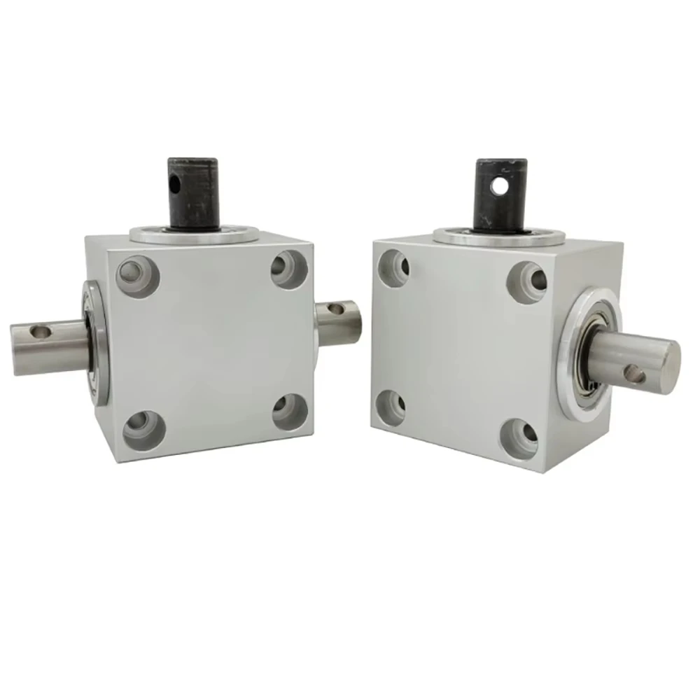 Horizontal Right Angle Steering Gear 3 Output Shaft 1.5 Module 20 Teeth 90 Degree Commutator Gear Ratio 1:1 Max 2000RPM 750N