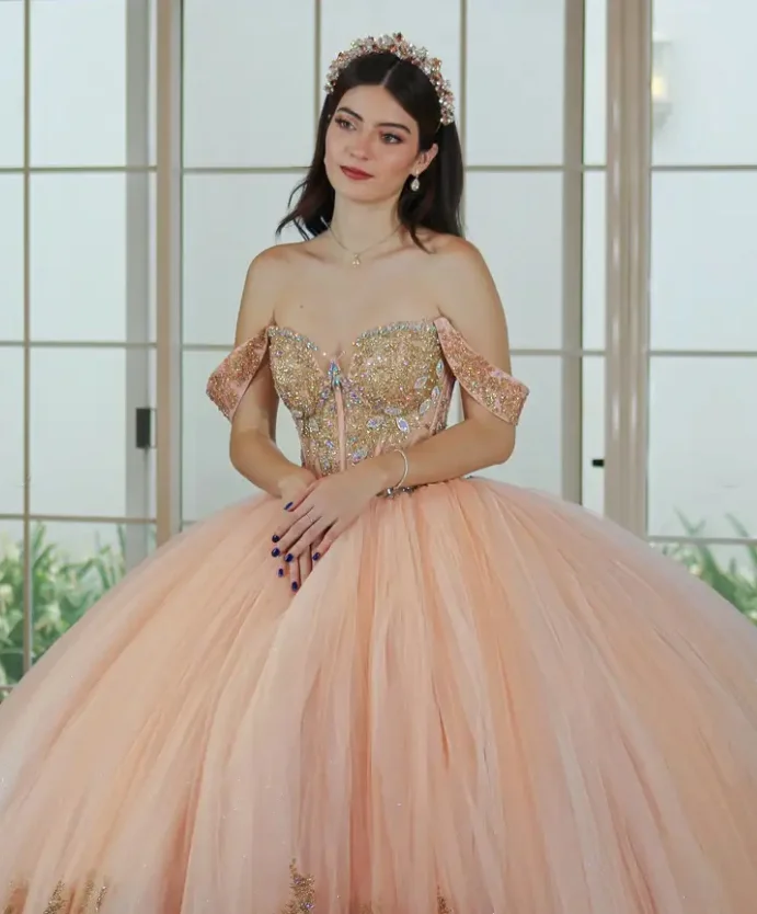 Princesa laranja pálido vestido fora do ombro, vestido de luxo Quinceanera, Applique frisado, Renda adornada, Comboio Catedral, Nobre, 2024