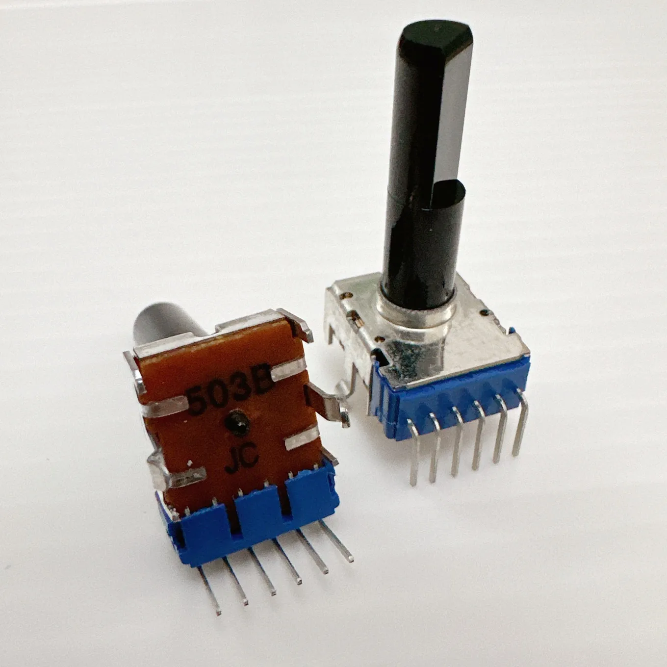 Original new 100% ﻿ RK12 Mixing Console Vertical Effect Device Rotating Volume Knob Potentiometer B50K Single Row 6pin (SWITCH)