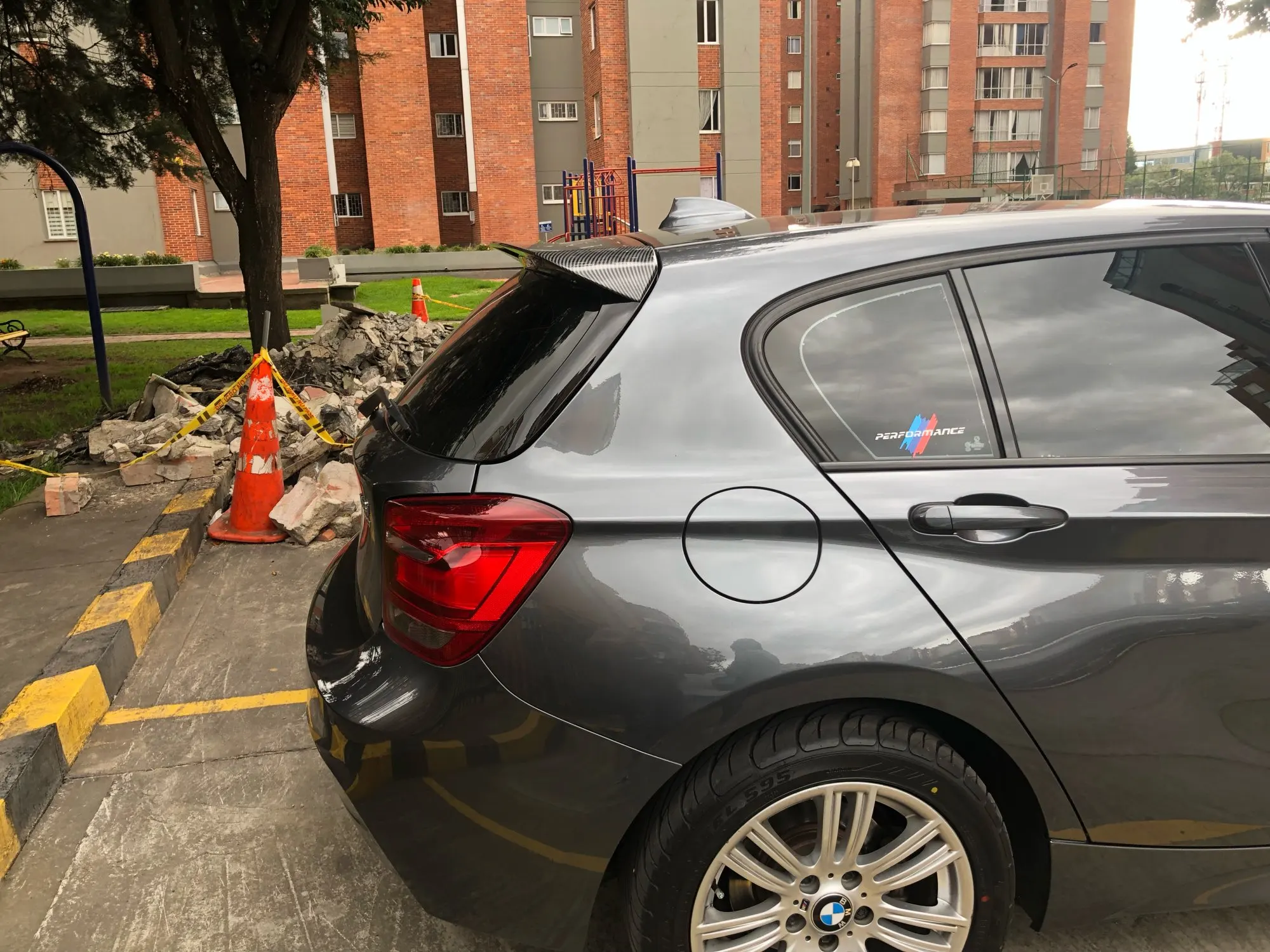 Für BMW 1er Serie E87 E81 F20 F21 116i 120i 118i M135i Spoiler 2005 bis 2019 Hochwertiger Carbon-Faser-Farbiger ABS Dachspoiler – Detail 20
