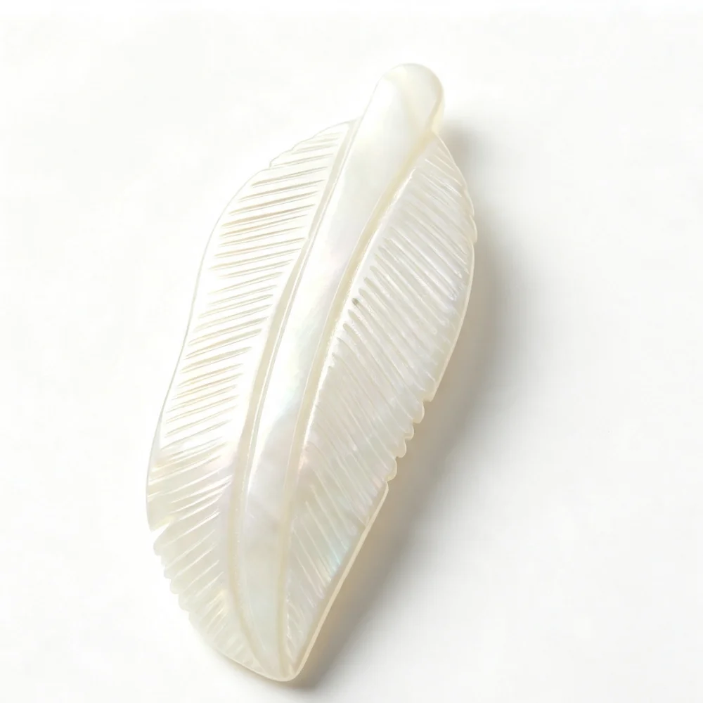 Natural Seawater Shell Carved Feather-Shaped Brooch Black Mother-of-Pearl Pendant Apparel Decoration DIY Jewelry Accessories
