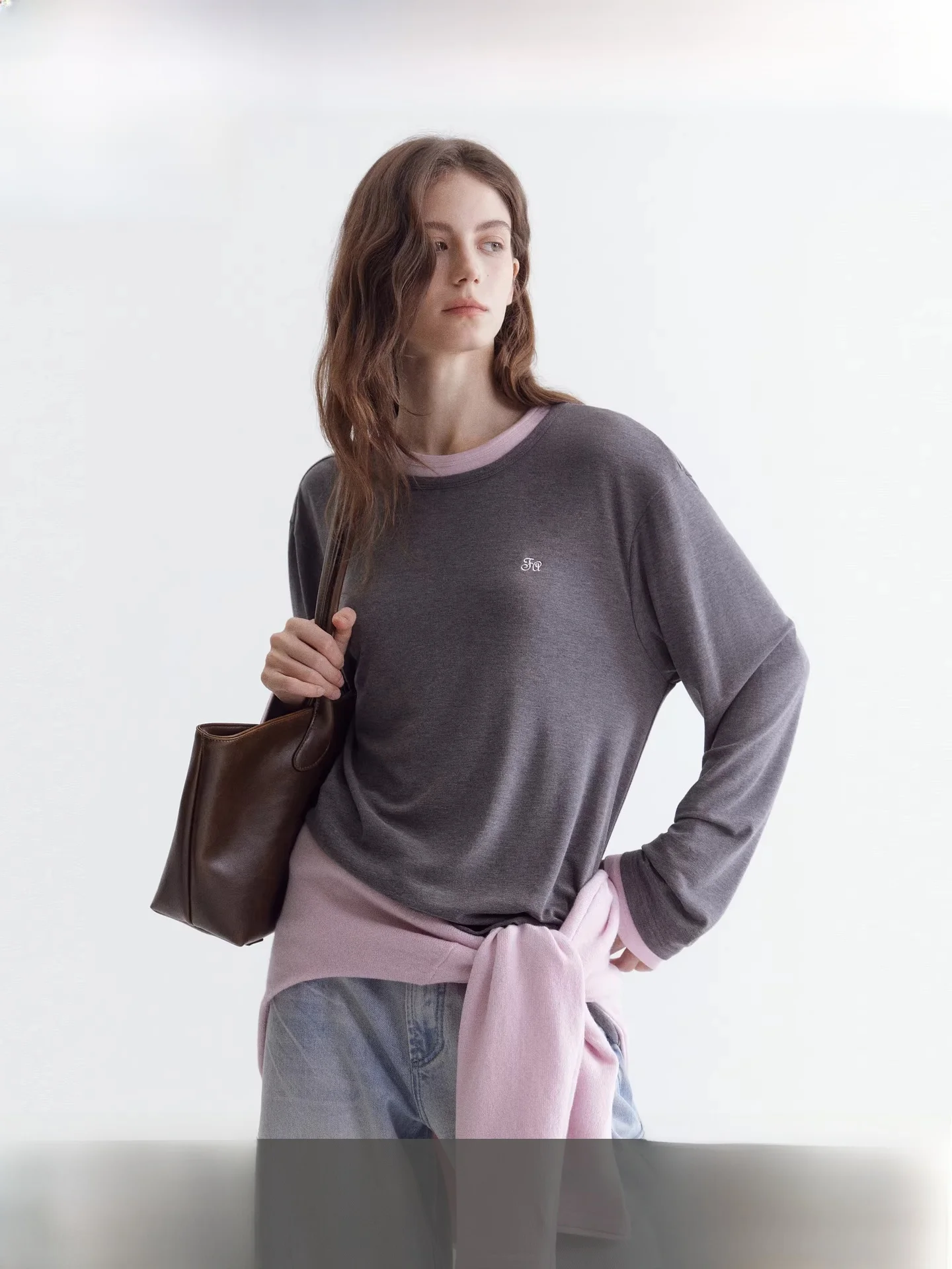 

Женская футболка Fano Lazy Layering с эффектом двухслойности, весенняя, универсальная, с вышивкой, в стиле колор-блок, с длинным рукавом