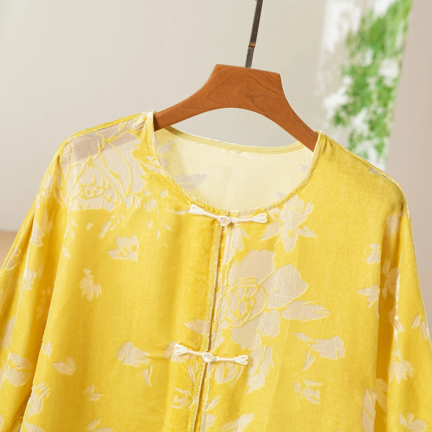 Winsleter-62.6% シルク エレガント ベルベット シャツ、O ネック 長袖 花柄、女性用 レトロ 多用途 ルーズ ブラウス、2025 秋 T5N241CC