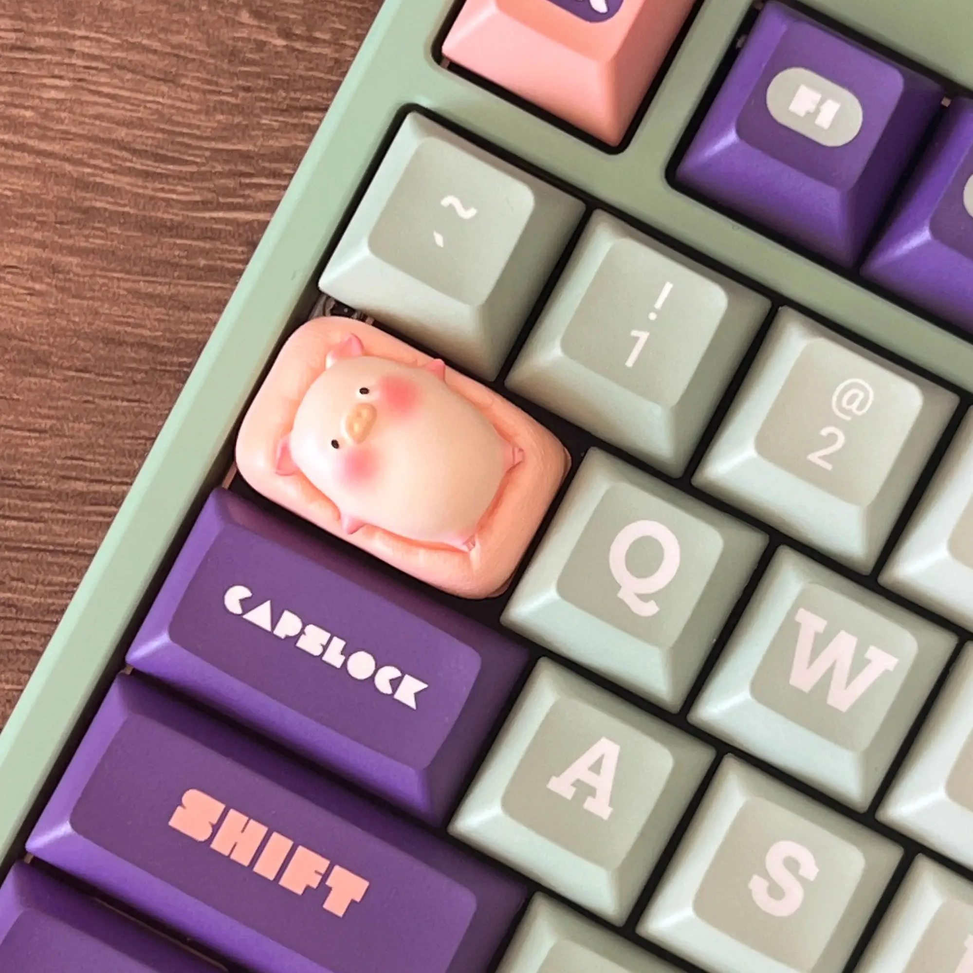 1pc Lay Flat Piggy Artisan Keycap 3D Tappo per tastiera in resina Personalizzazione personalizzata Cute Pink Pig 1.5U Copritasti per tastiera meccanica