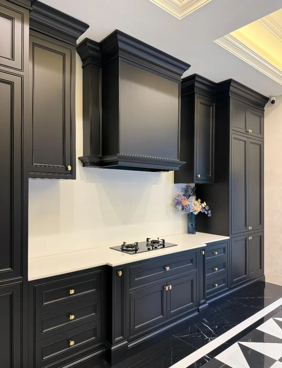 Black Country-Style Solid Wood Kitchen Cabinets Vintage Style Storage Cupboards for Dining Room
