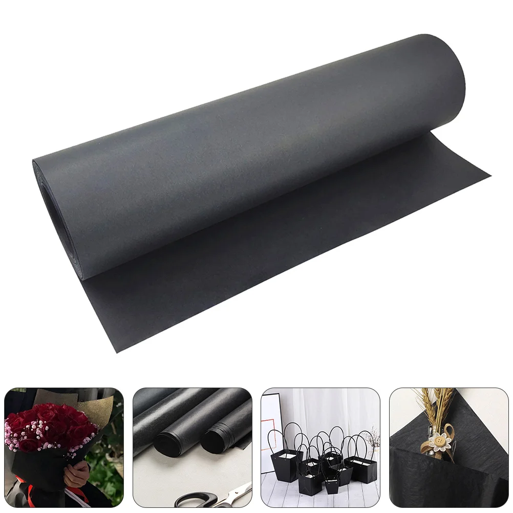 Schwarze Kraftpapierrolle, Geschenkpapier, Blumendekoration, dekorative Verpackung, Blumenstrauß, Regenerationsverpackung