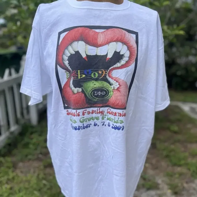 2009 Monty Python T Shirt 2XL White Anvil Lips Boo Family Reunion Halloween