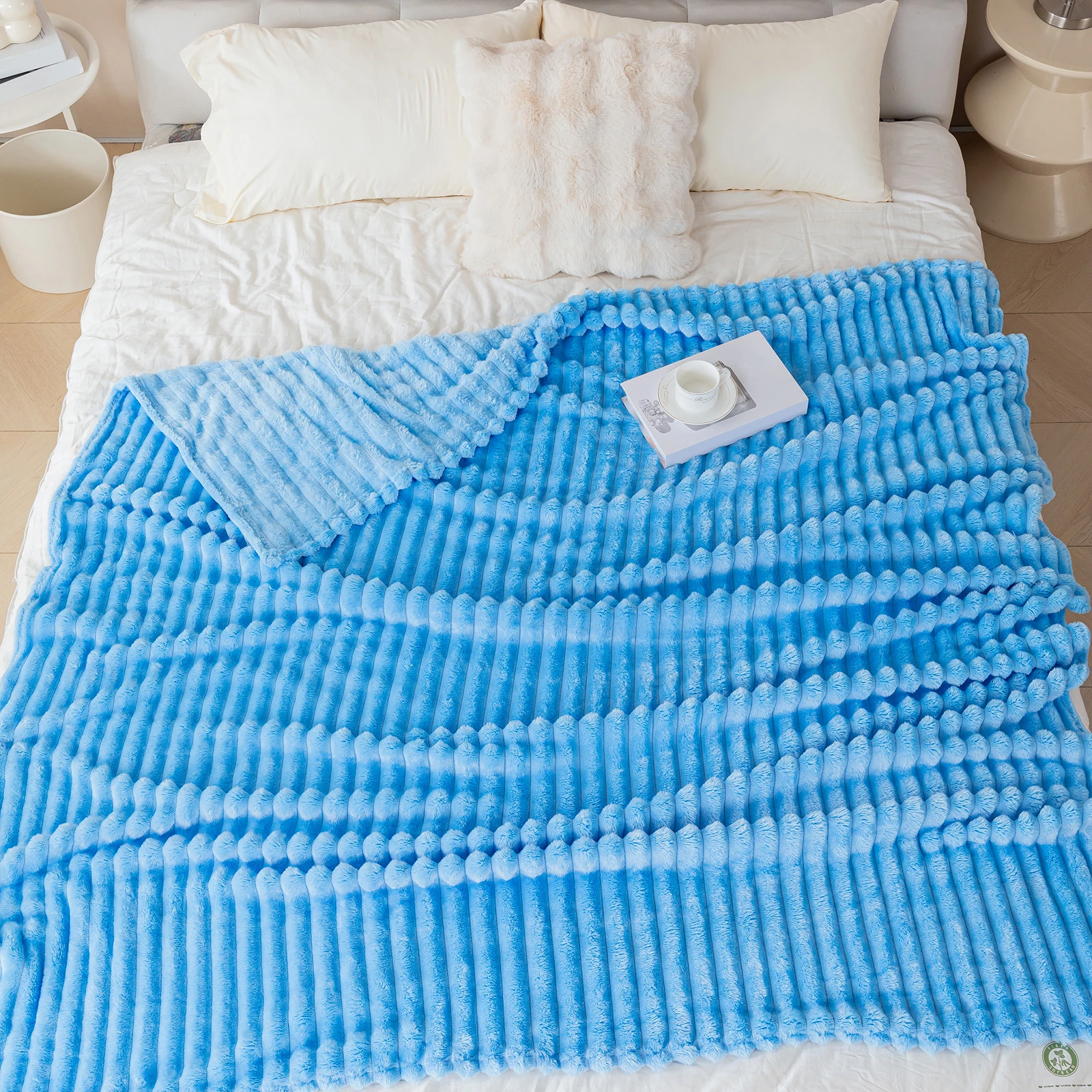 1 Stück gestreifte, einfarbige Flanelldecke, weiche und bequeme Überwurfdecke, geeignet für Sofas, Betten und Reisen, vielseitig einsetzbar – Detail 13