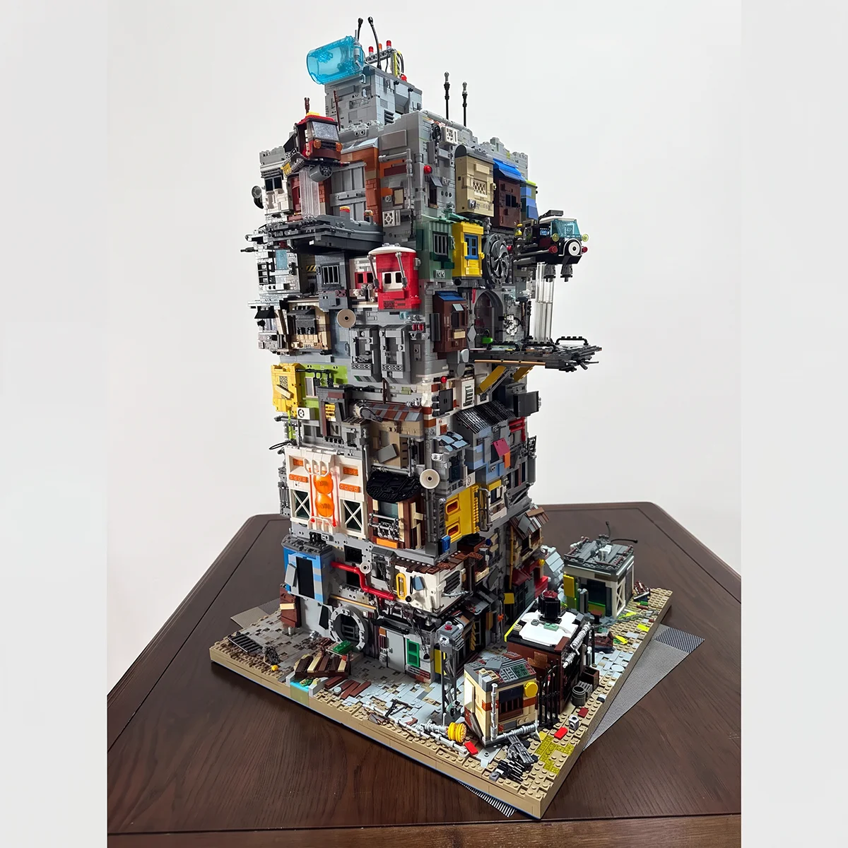 Master Difficulty DIY 29018PCS Wasteland Building Street scene Large models Assembly toy brick Ornament Makeover Holiday Gifts