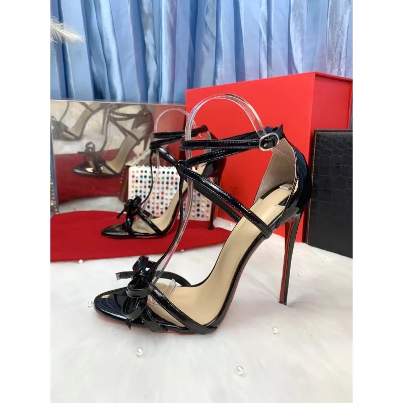 

Черные сандалии из лакированной кожи с круглым носком и бантом, сексуальный ремешок с перекрестной оберткой и открытым носком, прямой ремешок, вечерние сандалии на очень высоком каблуке