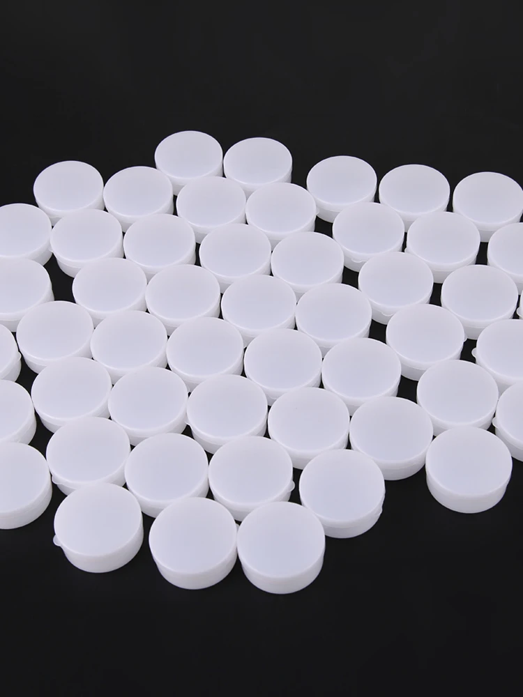 White Color Eyeshadow Refillable Bottles Round Shape Plastic Material 50Pcs Empty Container Suitable for Travel