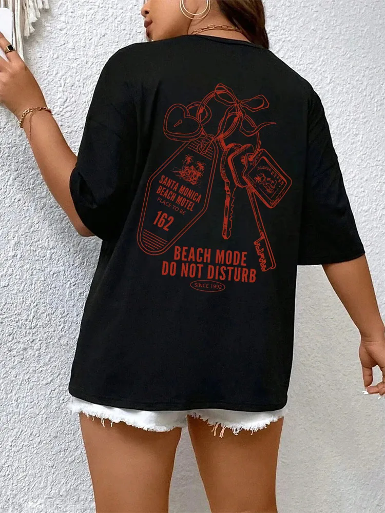 

Plus Size Women Graphic Tops Keychain Back Print T-Shirt Aesthetic Streetwear Short Sleeve Loose Cotton T Shirt Cute Y2k Tee