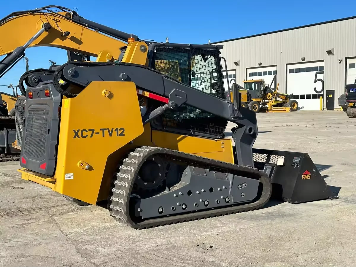 Construction Machine Mini Crawler Skid Steer Loader XC7-TV12 Load 1 Ton with Attachments