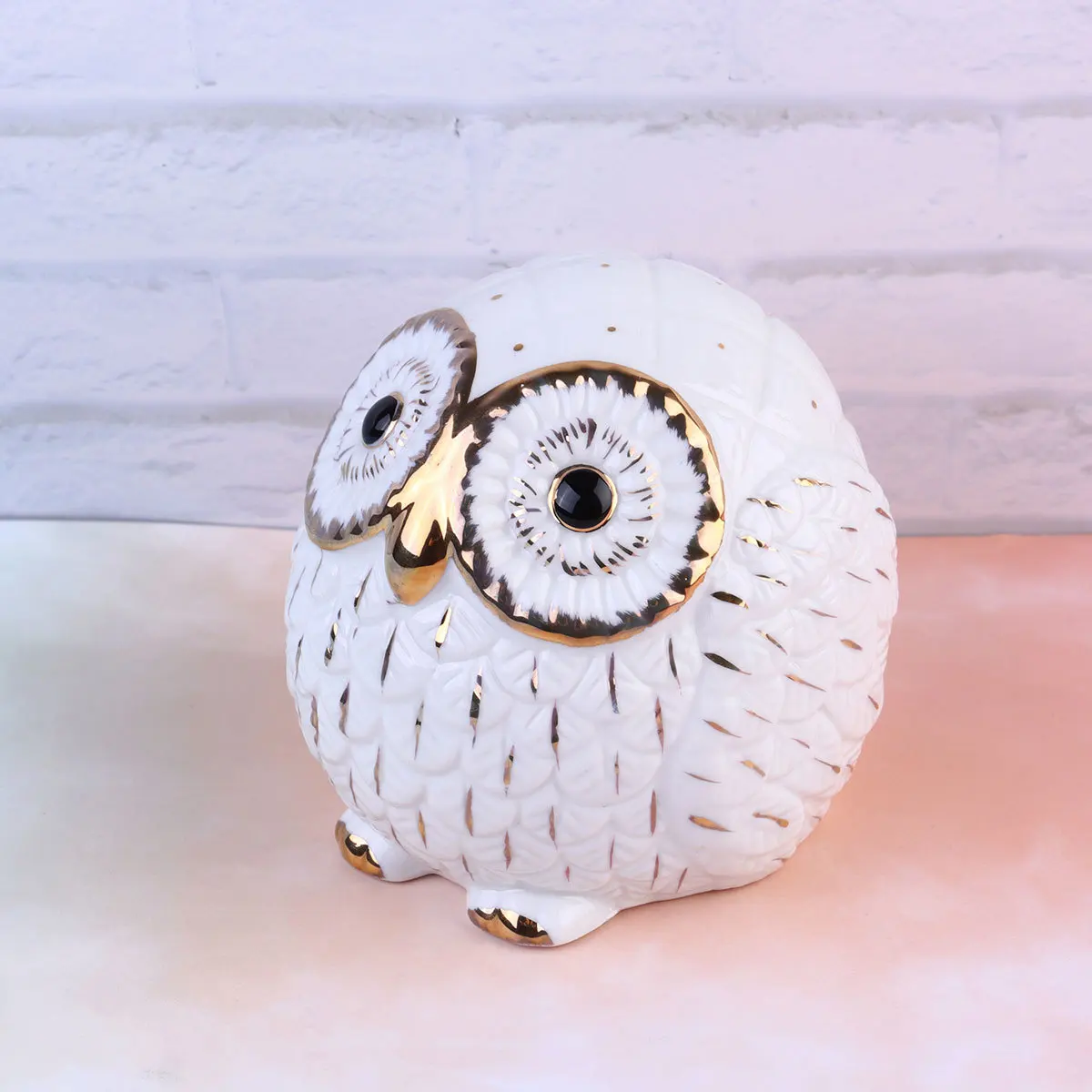 

Simple Owl Decor Ceramic Craft Design Elegant Home Office Desk Ornament Cartoon Animal Porcelain Decoration for