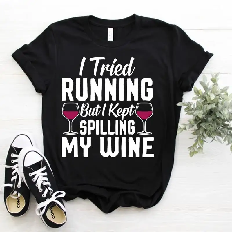 Camiseta divertida para beber, espero que corriendo, pero manteno hablando mi vino