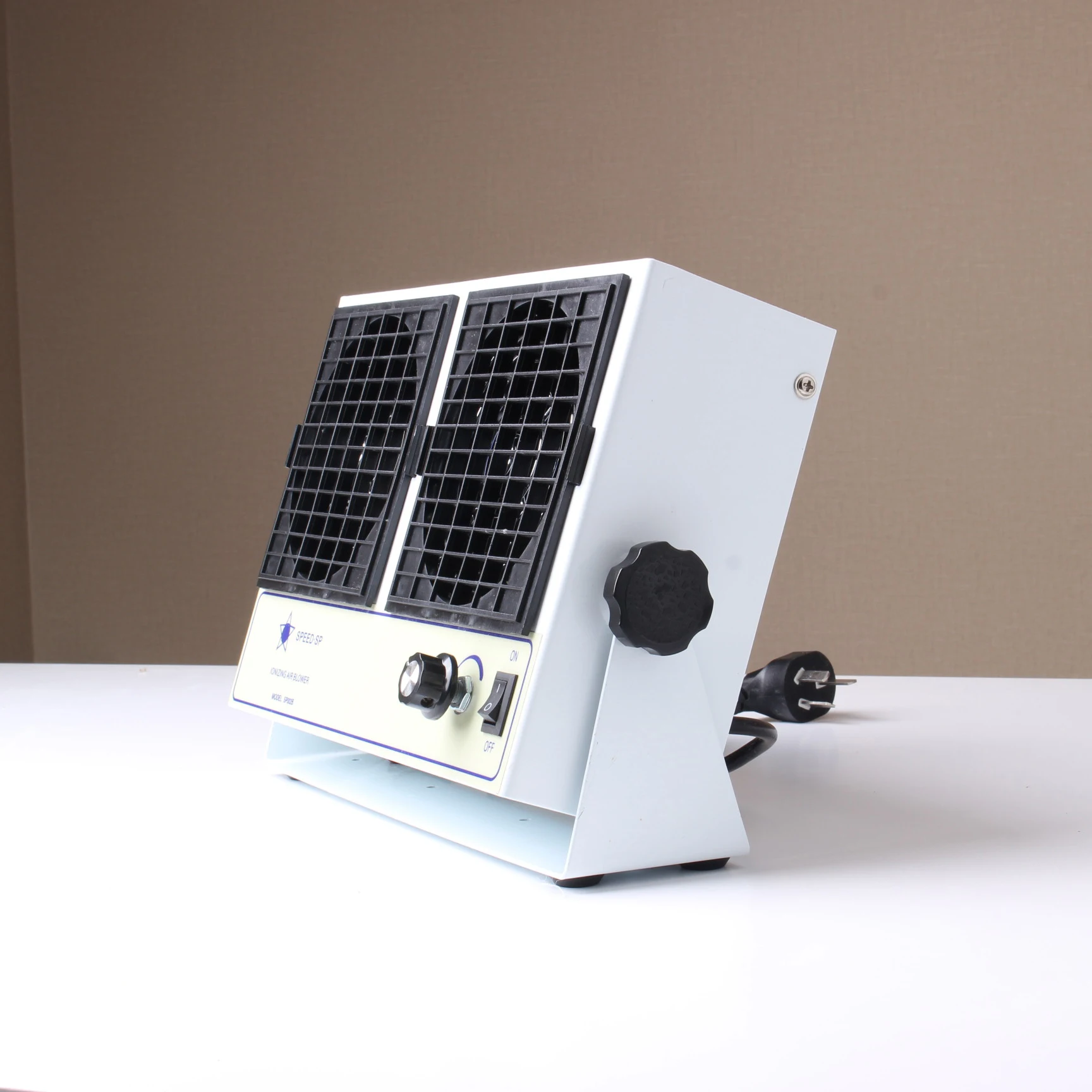 2025SP002B منفاخ الهواء المؤين إضافة أفقية إلى مروحة الأيونات الكهروستاتيكية PC منفاخ أيون مزيل ثابت